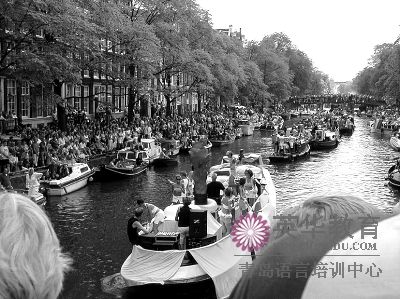 荷兰阿姆斯特丹运河上的游船战